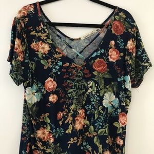 Women’s Blouse tee size L floral navy summer